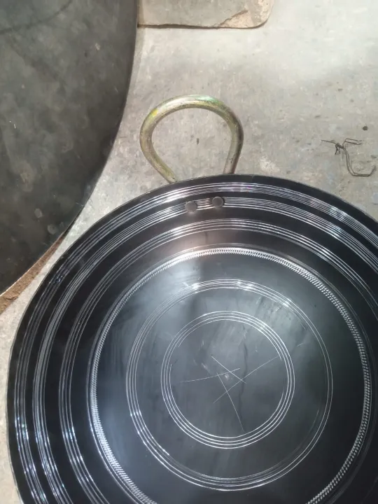 PURE%20HAND%20MADE%20BLACK%20IRON%20KARAHI%20WITH%20GOLEN%20HANDLE%20HEAVY%20WEIGHT%20TOTALLY%20HAND%20MADE%20LIFETIME%20USEING%20BEST%20FOR%20MAKING%20SHANWARI%20KARAHI%20MUTTON%20KARAHI%20%20CHICKEN%20KARAHI%20%20FRYING%20SAMOSA%20FISH%20AND%20MANY%20MORE%20ITEMS%20-%20Image%203