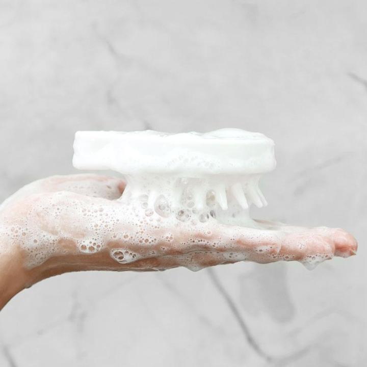 Shampoo%20Massager%20Brush%20Scalp%20Hair%20Scrubber%20with%20Soft%20Silicone%20Bristles%20For%20All%20Type%20Of%20Hairs%20Straight%20Curly%20Wet%20Dry%20For%20Men%20Women%20Children%20-%20Image%207