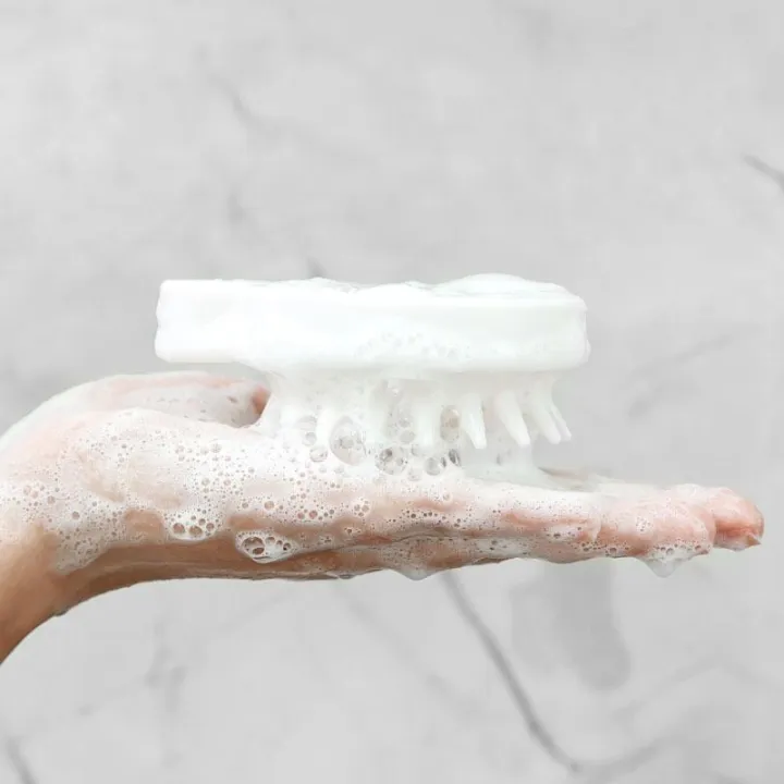 Shampoo%20Massager%20Brush%20Scalp%20Hair%20Scrubber%20with%20Soft%20Silicone%20Bristles%20For%20All%20Type%20Of%20Hairs%20Straight%20Curly%20Wet%20Dry%20For%20Men%20Women%20Children%20-%20Image%207