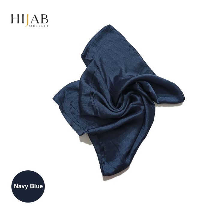 Luxury%20Crinkle%20Silk%20hijab%20scarf%20in%20High-Quality%20Fabric,%20Light%20weight%20feel%20and%20effortless%20drape%20Hijabs/Scarves/Stoler%20for%20Girls/Women%20-%20Image%204