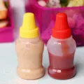 2pcs/set Portable  Mini Ketchup Condiment Squeeze Bottles -Portable Mayo Sauces Salad Bottles- Cooking Sauce Container Kitchen Accessories. 