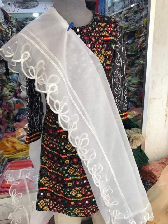 Organza%20Dupatta%204%20Side%20Cutwork%20Border%20-%20Image%204