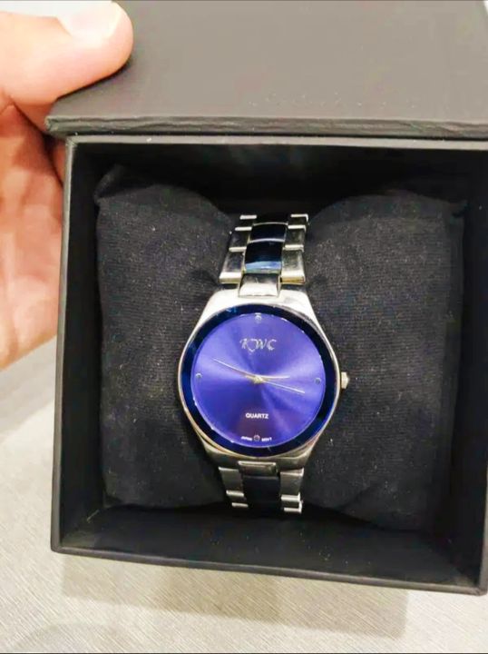 Kwc%20watch%20box%20square%20design%20hard%20fitting%20with%20soft%20black%20cushions%20watch%20box%20-%20Image%203