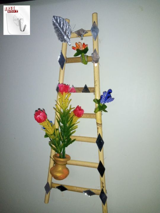 Decorated%20Cane%20Wood%20Ladder%20With%20Gift%20-%20Image%207