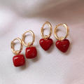 Fashionable And Fresh Classic Heart-shaped Earrings Simple And Retro Earrings Peach Heart Earrings. 