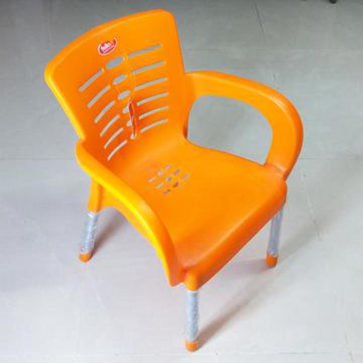 FELLO%20KIDS%20PLASTIC%20CHAIR%20WITH%20STEEL%20LEGS%20-%20Image%202
