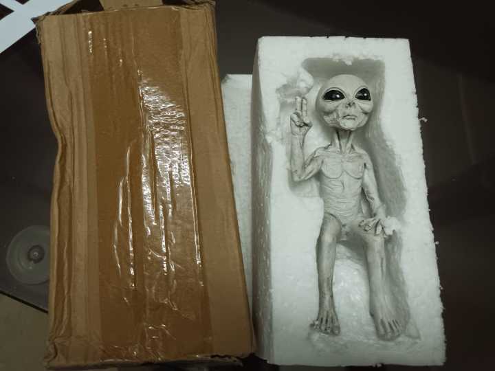 UFO%20Classic%20Alien%20Outer%20Space%20Statue%20Sitting%20Action%20Figure%20Shelf%20Sitter%20Realistic%20Sculpture%20Figurine%20Lawn%20Yard%20Home%20Decor%20Indoor%20Outdoor%20Gaming%20Pc%20Casing%20Computer%20Case%20Room%20Decoration%20-%20Image%205