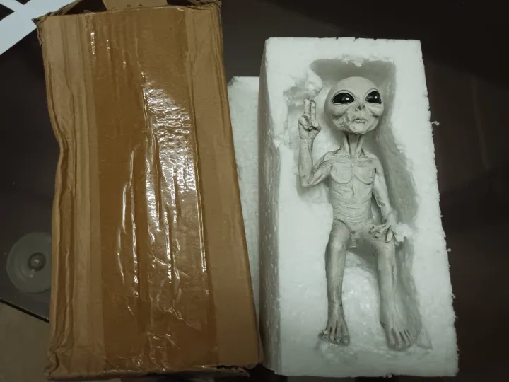 UFO%20Classic%20Alien%20Outer%20Space%20Statue%20Sitting%20Action%20Figure%20Shelf%20Sitter%20Realistic%20Sculpture%20Figurine%20Lawn%20Yard%20Home%20Decor%20Indoor%20Outdoor%20Gaming%20Pc%20Casing%20Computer%20Case%20Room%20Decoration%20-%20Image%205