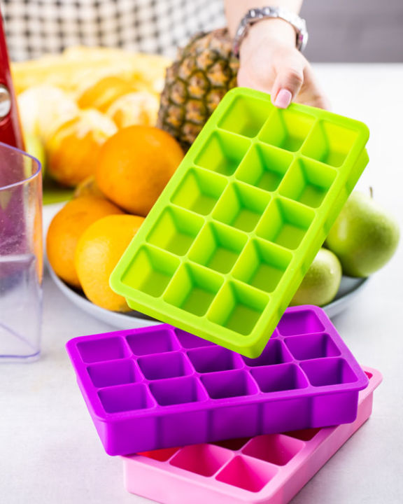 Flexible%20Silicone%20Ice%20Cube%20Tray%20-%20Image%203