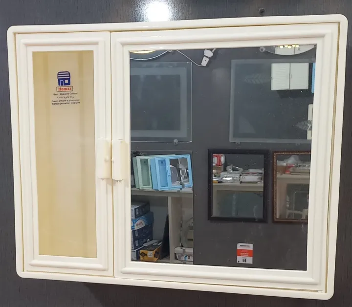 Bathroom's%20Cabinet%20with%20Mirror%20Doors%20-%20Image%209