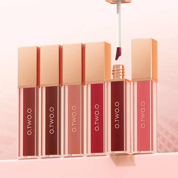 O.TWO.O%20Heavy%20Mist%20Velvet%20Lipgloss%20-%20Image%206