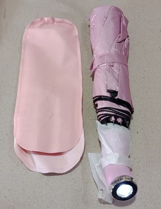 Automatic%20Folding%20Umbrella%20with%20Flashlight%20-%20Image%209