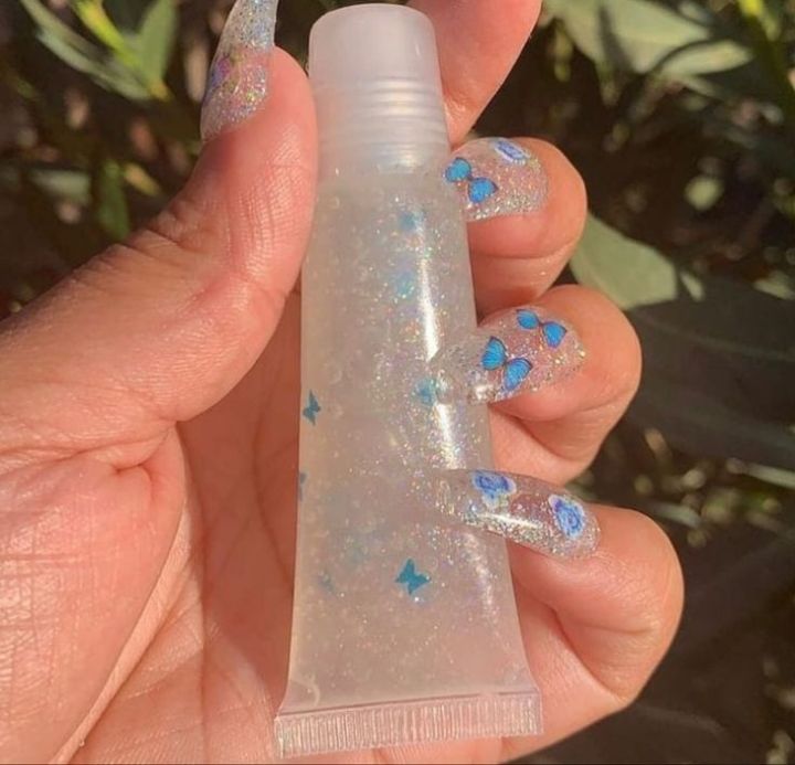 Glossy%20Glitter%20Lip%20Gloss%20%7C%20Smooth%20Shiny%20Lip%20Gloss%20for%20Women%20&%20Girls%20%7C%20Non%20Drying,%20Long%20Lasting%20&%20Moisturizing%20%7C%20Fashion%20Makeup%20Cosmetic%20%7C%20Waterproof%20Lip%20Gloss%20-%20Image%205