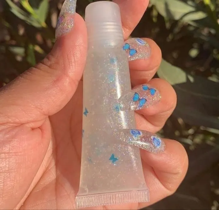 Glossy%20Glitter%20Lip%20Gloss%20%7C%20Smooth%20Shiny%20Lip%20Gloss%20for%20Women%20&%20Girls%20%7C%20Non%20Drying,%20Long%20Lasting%20&%20Moisturizing%20%7C%20Fashion%20Makeup%20Cosmetic%20%7C%20Waterproof%20Lip%20Gloss%20-%20Image%205