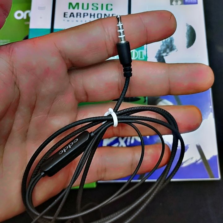 Oppo%20OP-101%20Original%20Earphones%20available%20in%20all%20models%20:%20realme,%20JBL,%20Oppo,%20Oraimo,%20and%20Samsung%20%20comfortable%20while%20using%20-%20Image%205