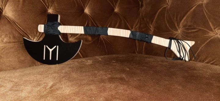 Turgut%20wooden%20axe%20(toy)%20-%20Image%204