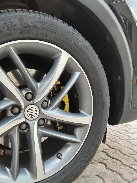 Brake%20Caliper%20Paint%20For%20Cars%200.5L%20-%20High-Performance,%20Car%20Paint,%20Durable,%20Non-Fading,%20Heat-Resistant%20&%20Customizable%20Colors%20Brake%20Paint%20-%20Image%205