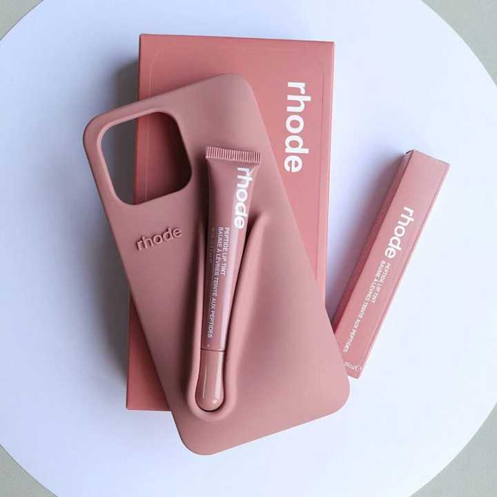 RHODE%20LIPGLOSS%20PHONE%20CASE%20WITH%20LIP%20GLOSS%20%7C%20PREMIUM%20PHONE%20&%20GLOSS%20COVER%20-%20Image%207