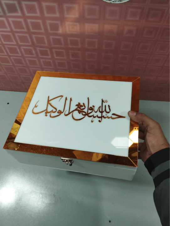 Gift%20Box%20Ramadan%20%20with%20customize%20top%20Tag%20And%20Golden%20Border%20-%20Image%206
