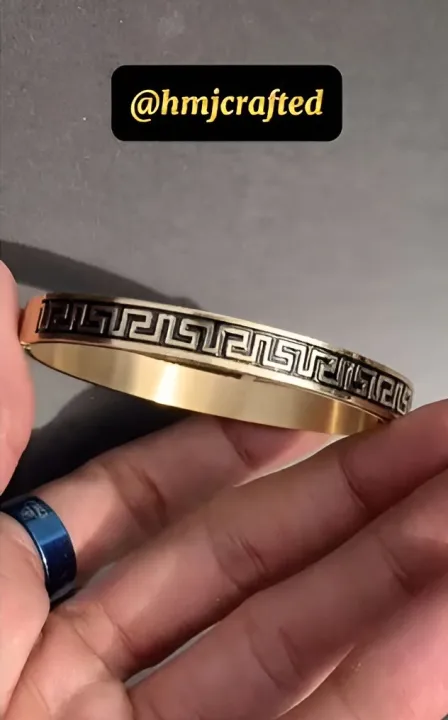 Versace%20Golden%20Branded%20Kara%20-%20Premium%20Quality%20Kara%20/%20Bangle%20-%20Image%202