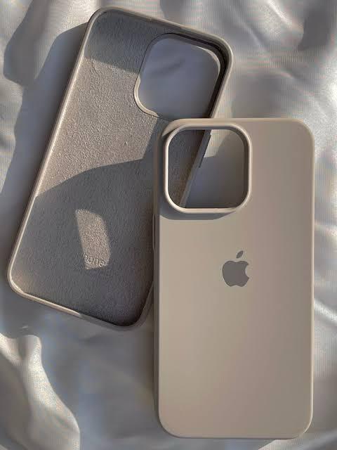 Iphone%2015%20Pro%20Max%20/15%20Pro%20Official%20Logo%20Silicon%20Case%20-%20Official%20Case%20-%20Image%202