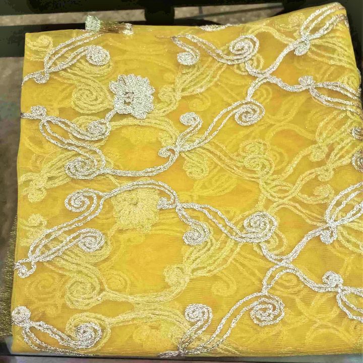 Ù¾ÛŒÙ„Ø§ Ø¯ÙˆÙ¾Ù¹Û Ù†ÛŒÙ¹ Ø§Ø³Ù¹Ù Ø§Ù†ÚˆÛŒÙ† Ù„ÛŒØ³ Ú©Ø±Ù† Ø³Ù†ÛØ±Ø§ Ú¯ÙˆÙ¹Ø§ Ø¯ÙˆÙ¾Ù¹Û Ù¾Ø§Ø±Ù¹ÛŒ Ù…ÛŒÚº Ù¾ÛÙ†Ù†Û’ ÙˆØ§Ù„Ø§ Ù…ÛÙ†Ø¯ÛŒ Ù…ÛŒÙˆ Ù„Ø¨Ø§Ø³ Ø¯ÙˆÙ¾Ù¹Û