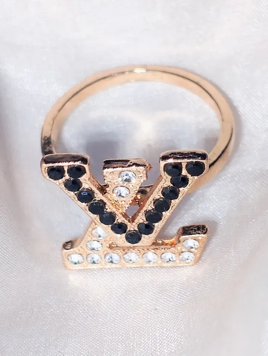 Premium%20Luxury%20Gold-Silver%20Plated%20Zircon%20Ring%20for%20Women%20%E2%80%93%20Elegant%20Attractive%20Engagement%20&%20Party%20Ring%20-%20Image%204
