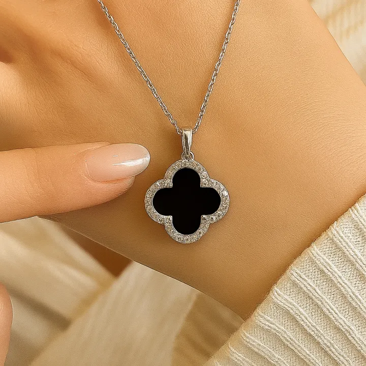 Elegant%20Clover%20Pendant%20Necklace%20for%20Women%20%E2%80%93%20Gold%20&%20Silver%20Chain%20Fashion%20Jewelry,%20Stylish%20Gift%20Jewelry%20-%20Image%204