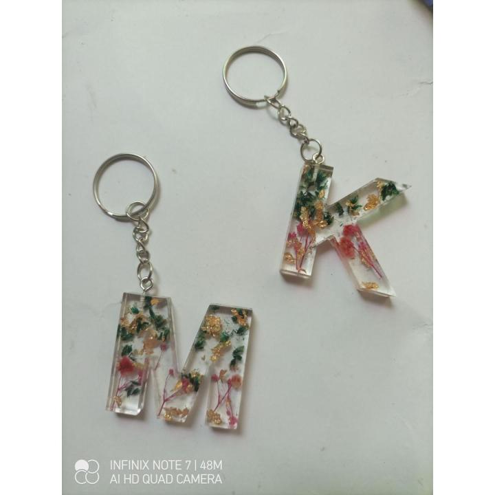 custom resin alphabet keychain with multicolor real dried flowers-for