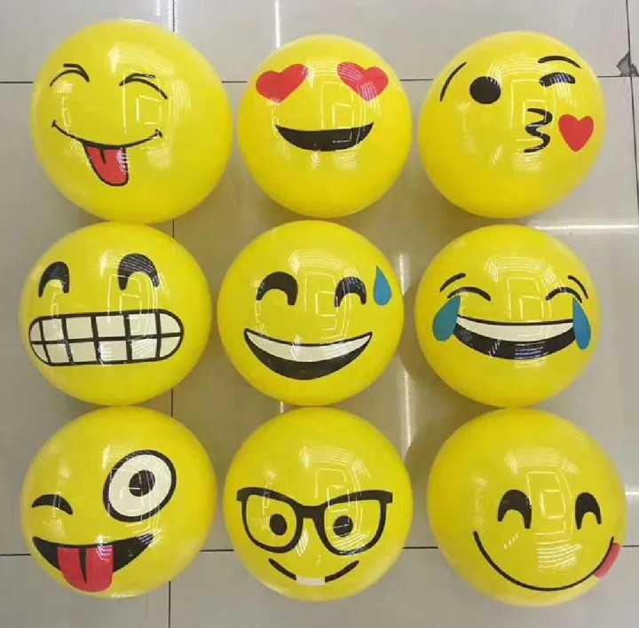 Cute%20Emoji%20Face%20Lip%20Balm%20-%20Hydrating%20Fruit%20Flavor%20Moisturizing%20Lip%20Sphere%20-%20Image%203