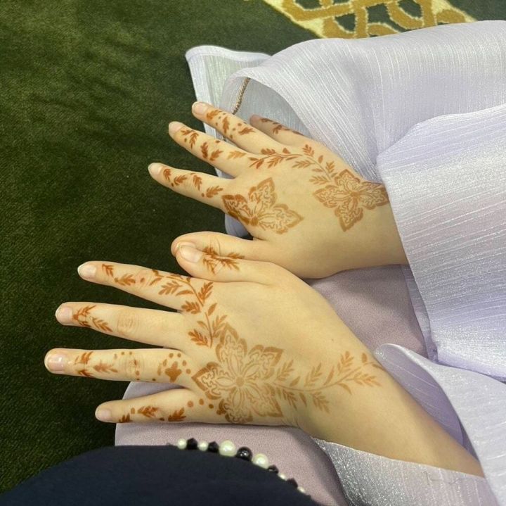 4%20Sheets%20mehendi%20design%20stickers,%20Beautiful%20mehndi%20stickers%20for%20ladies%20and%20girls,%20easy%20to%20use%20%20mehendi%20DIY%20-%20Image%203