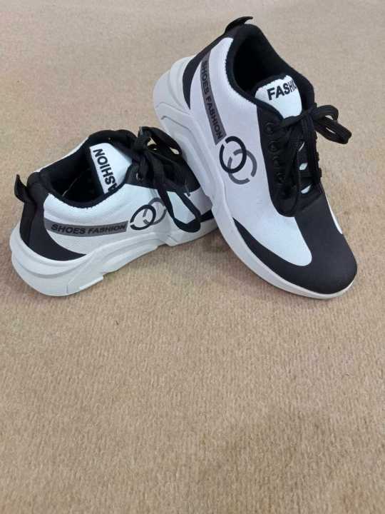 Casual%20Comfortable%20black/white%20shoes%20-%20Image%202