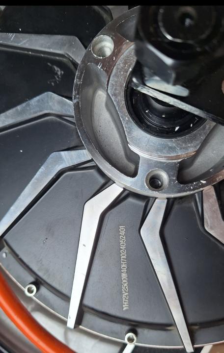 2500W%2072V%2017%E2%80%9D%20Alloy%20Rim%20BLDC%20Electric%20Bike%20Motor%20with%20Disc%20Brake%20System%20-%20Image%206