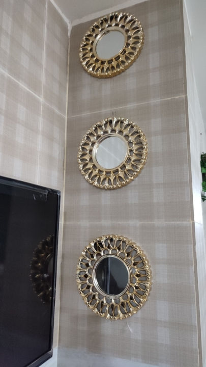 Elegant%203-Piece%20Golden%20Decorative%20Wall%20Mirror%20Set%20for%20Home%20Room%20Decor%20-%20Image%207