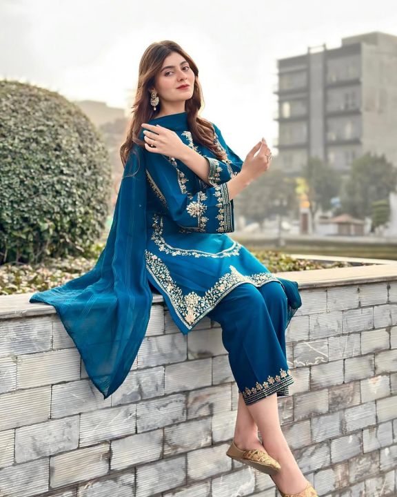 Formal%20Embroidered%20Kurti%20for%20Women%203%20Piece%20Suit%20with%20Dupatta%20&%20Trouser%20-%20Wedding%20Dresses%20for%20Women%20-%20Image%207