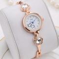 Women's Quartz Watch Bangle Wtyle Color Diamond Watches Small Dial Schoolgirl Bracelet Watch Gold Silver Watch Chain. 