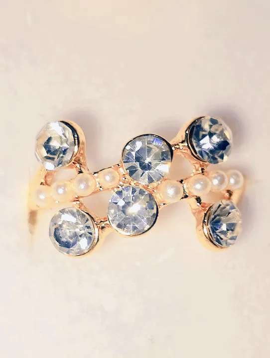 Premium%20Luxury%20Gold-Plated%20Zircon%20Ring%20for%20Women%20%E2%80%93%20Elegant%20Attractive%20Engagement%20&%20Party%20Ring%20-%20Image%204