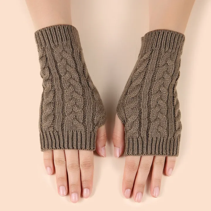 Half%20Finger%20winter%20gloves%20for%20women%20&%20girls%20-%20Image%206