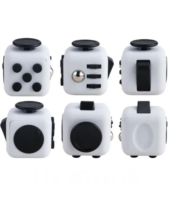 Fidget%20Cube%20-%20Black%20&%20White%20-%20Image%203