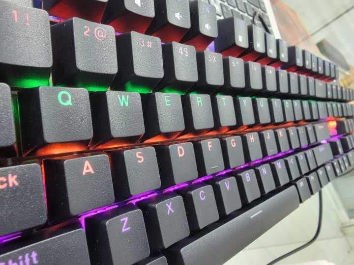 LM1104%20Mechanical%20Wired%20Keyboard%20%E2%80%93%20104%20Keys%20Pro%20Gaming%20Keyboard%20with%20Rainbow%20Lights,%2020%20Color%20Modes,%20Anti-Ghosting%20-%20Image%202