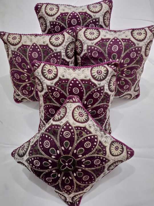 Experience%20Luxury%20Comfort%20with%20Our%20Premium%205-Piece%20Jacquard%20Velvet%20Cushion%20Cover%20Set%20-%20Image%207