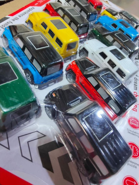 12%20PCS%20Die-Cast%20Car%20Models%20%E2%80%93%20Assorted%20Color%20Mini%20Car%20Set%20-%20Image%207