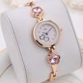 Women's Quartz Watch Bangle Wtyle Color Diamond Watches Small Dial Schoolgirl Bracelet Watch Gold Silver Watch Chain. 