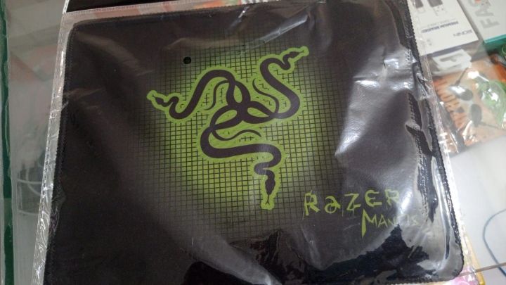 Mouse%20Pad%20with%20Wrist%20Support%20Rest%20%E2%80%93%20Comfortable%20Non-Slip%20Computer%20Mouse%20Mat%20Ergonomic%20plus%20RGB%20keyboard%20-%20Image%202