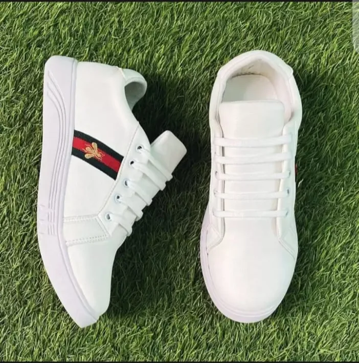 Casual%20Women's%20Sneakers%20-%20Comfortable%20Everyday%20Wear%20Shoes%20-%20Image%202