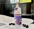 Hydrating Glow Body Wash For Men And Women 450 ML - Sweet Mixed Berries Fragrance - Liquid Body Wash For Girls - Made In Indonesia. 