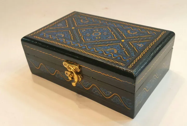 HANDCRAFTED%20LACQUER%20WORK%20(%20NAKSI%20KAAM%20)%20JEWELRY%20BOX%20WOODEN.%20SZIE%206X4%20INCHES%20%20.%20HAND%20PAINTED%20.%20UNIQUE%20ANTIQUE%20DESIGN%20-%20Image%203