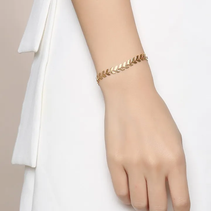 Adjustable%20Gold%20Hand%20Chain%20Bracelet%20for%20Women%20-%20Unique%20Slave%20Bracelet%20for%20Girls%20-Pack%2001%20-%20Image%2010