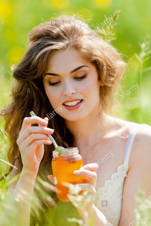 Naran%20Forest%20Bee%20Honey%20250%20g%20Glass%20Jar%20From%20the%20Forests%20of%20Pakistan%20-%20Image%203