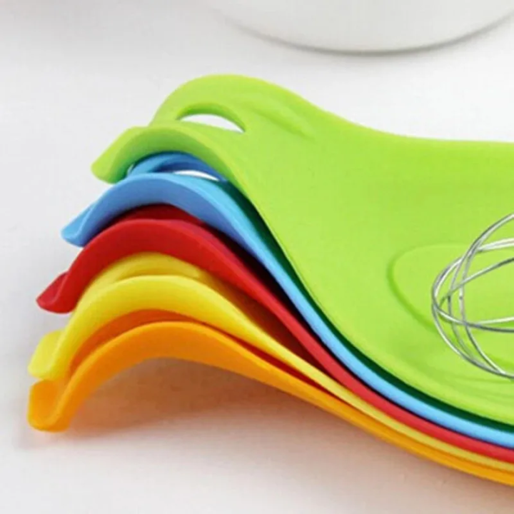 Silicone%20Spoon%20Rest%20Holder%20%E2%80%93%20Heat%20Resistant%20Spoon%20Rest%20for%20Kitchen%20-%20Green%20-%20Image%202